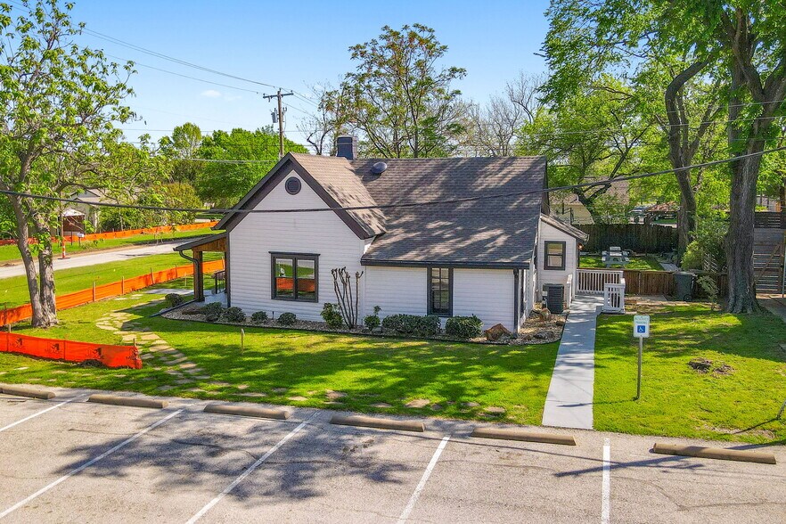 More Photos Of 148 Elm St, Keller Freestanding For Sale