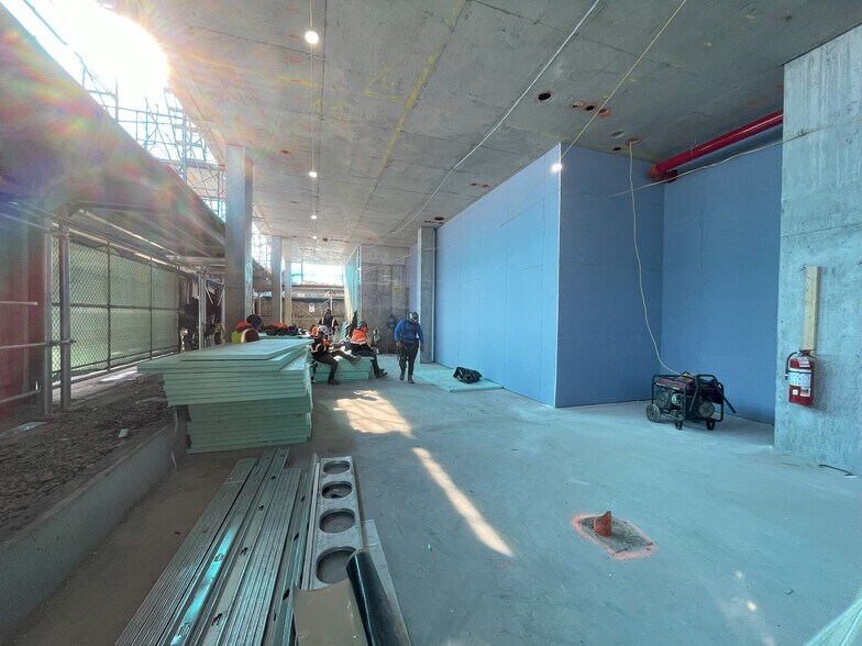 More Photos Of 310 N 7th St, Brooklyn General Retail For Lease