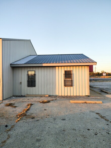 More Photos Of 18742 Highway 59, Neosho Industrial For Sale
