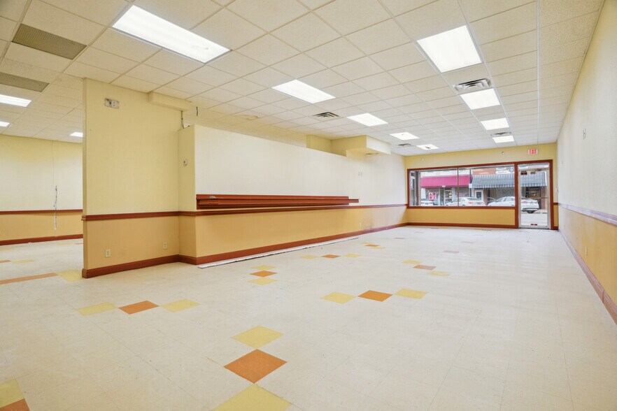 More Photos Of 121 N Main St, Mount Pleasant Restaurant For Sale