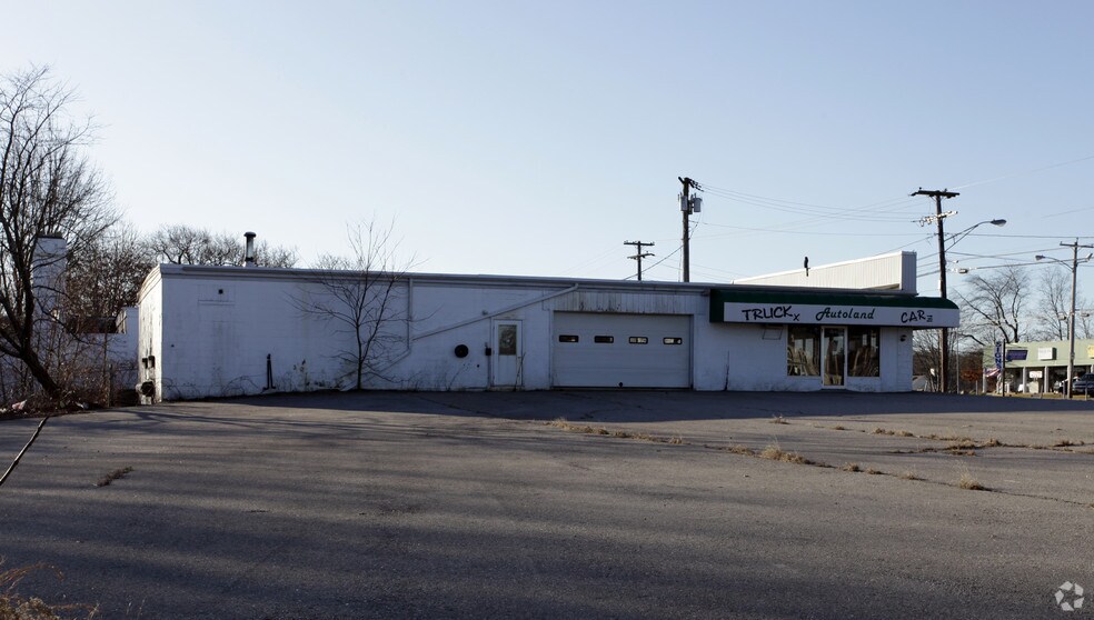 More Photos Of 6840 Post Rd, North Kingstown Auto Repair For Sale