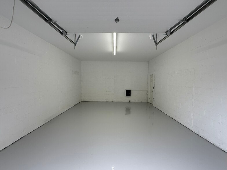 More Photos Of 305 W Stiger St, Hackettstown Manufacturing For Lease