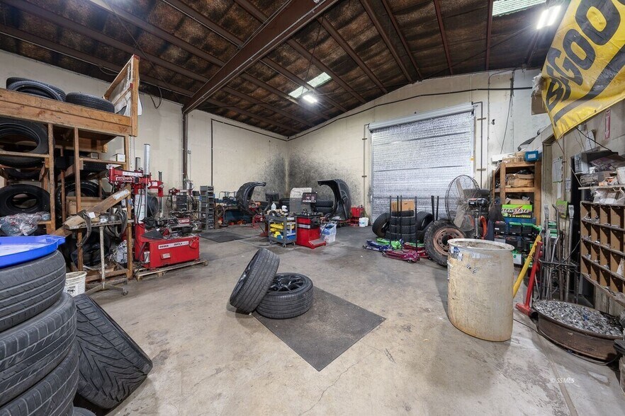 More Photos Of 120 S Warner St, Ridgecrest Auto Repair For Sale