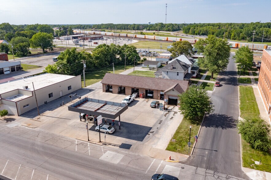 More Photos Of 301 W Coates St, Moberly Specialty For Sale
