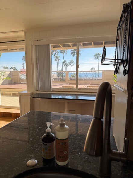 More Photos Of 653 Ramona Ave - Office/Live-Work, Laguna Beach Office For Lease