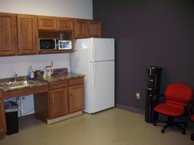 More Photos Of 8201 E 34th St, Wichita Light Distribution For Lease