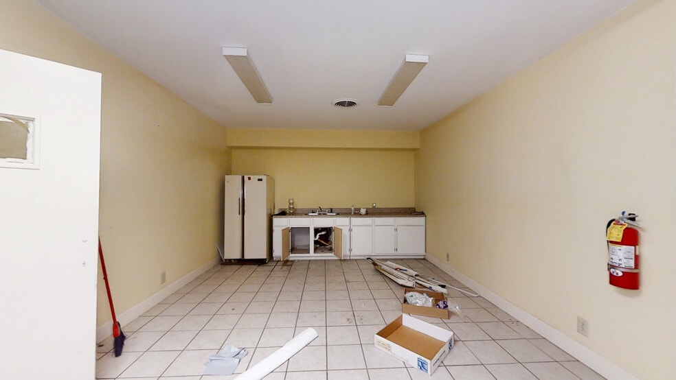 More Photos Of 1015 13th St, Columbus General Retail For Sale