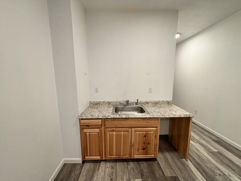 More Photos Of 265 S Main St, Independence Storefront Retail Office For Sale