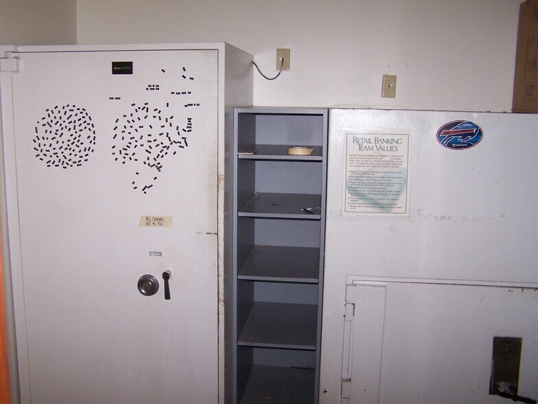 More Photos Of 118 Walnut St, Lockport Bank For Sale