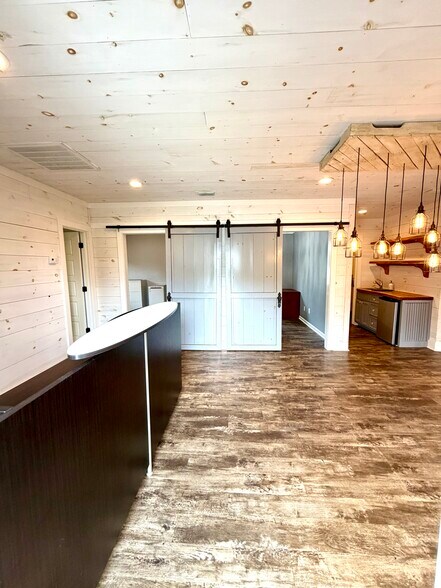 More Photos Of 902 W Lamar Alexander Pky, Maryville Freestanding For Lease
