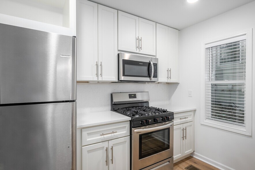 More Photos Of 704 Durant Pl NE, Atlanta Apartments For Sale