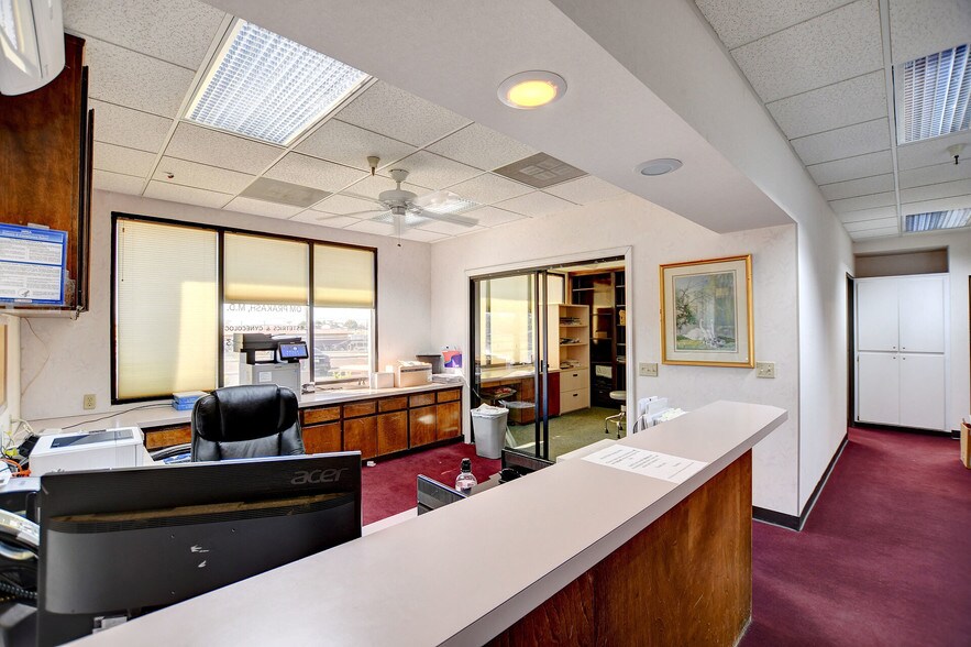 More Photos Of 18056 Wika Rd, Apple Valley Medical For Lease