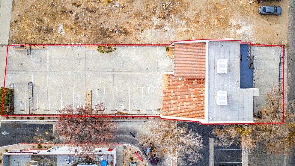 More Photos Of 465 E Palmdale Blvd, Palmdale Loft Creative Space For Lease