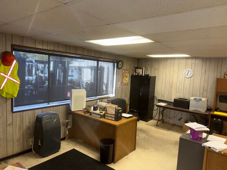 More Photos Of 1360-1366 Burton Ave, Salinas Warehouse For Sale