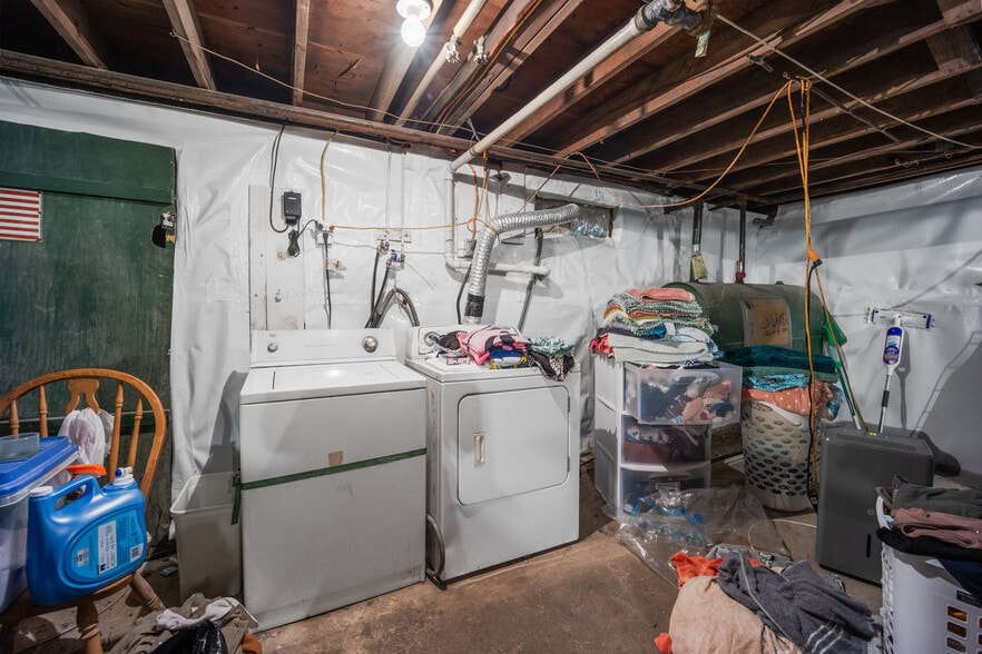 More Photos Of 2516-2518 N Dupont Pky, Middletown Freestanding For Sale