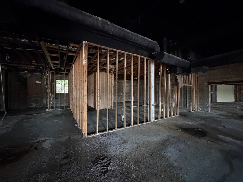 More Photos Of 529-535 E 5th Ave, Gary Restaurant For Lease