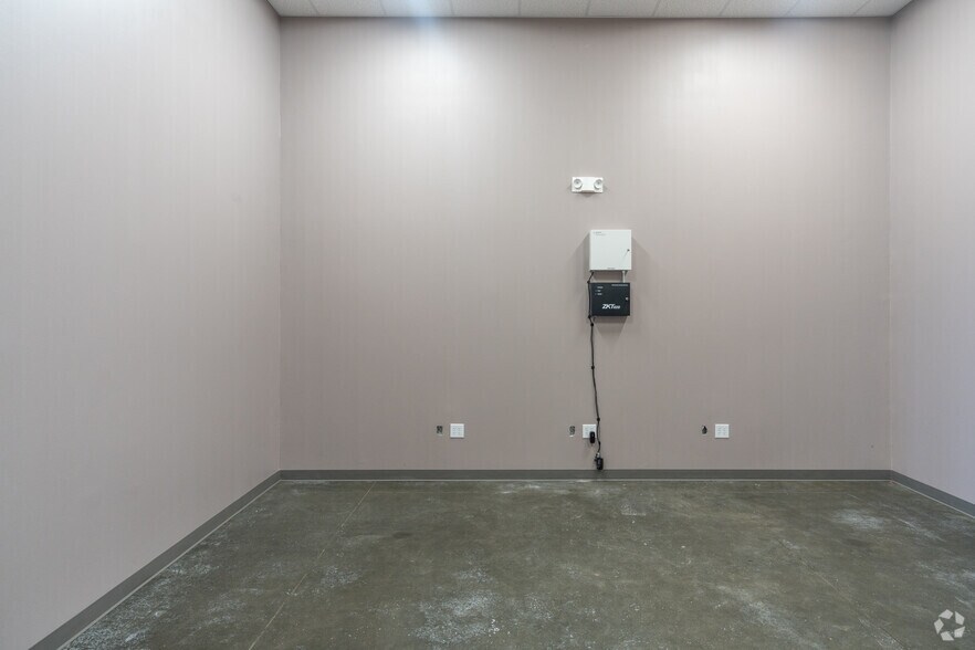 More Photos Of 13462 FM 529 Rd, Houston Light Distribution For Sale