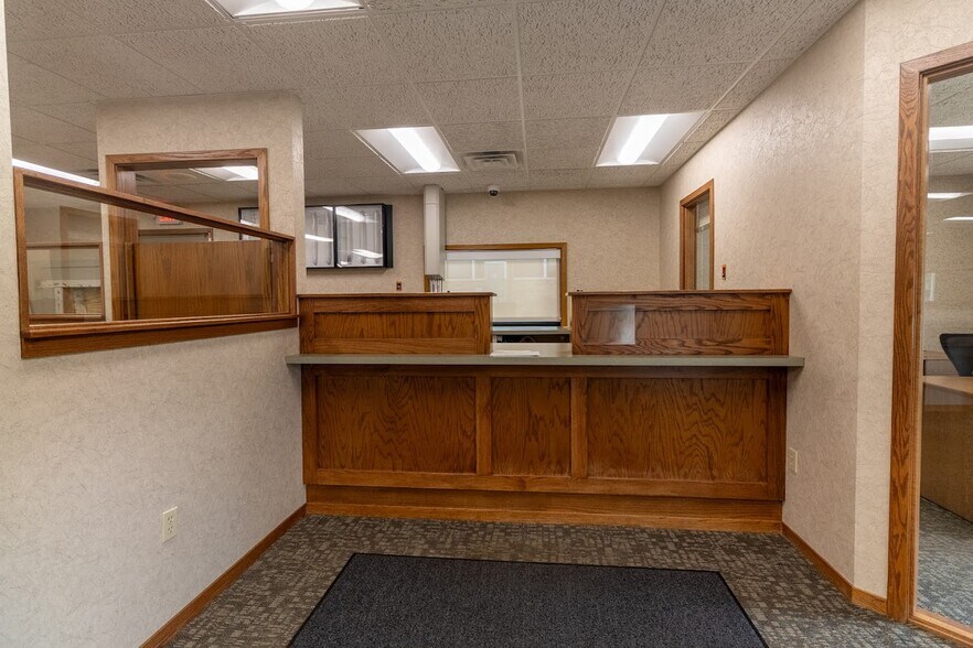 More Photos Of 833 E 16th St, Holland Bank For Lease