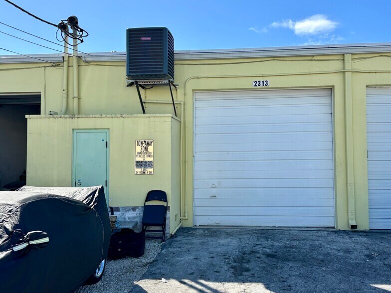More Photos Of 2301-2325 NW 30th St, Oakland Park Warehouse For Sale