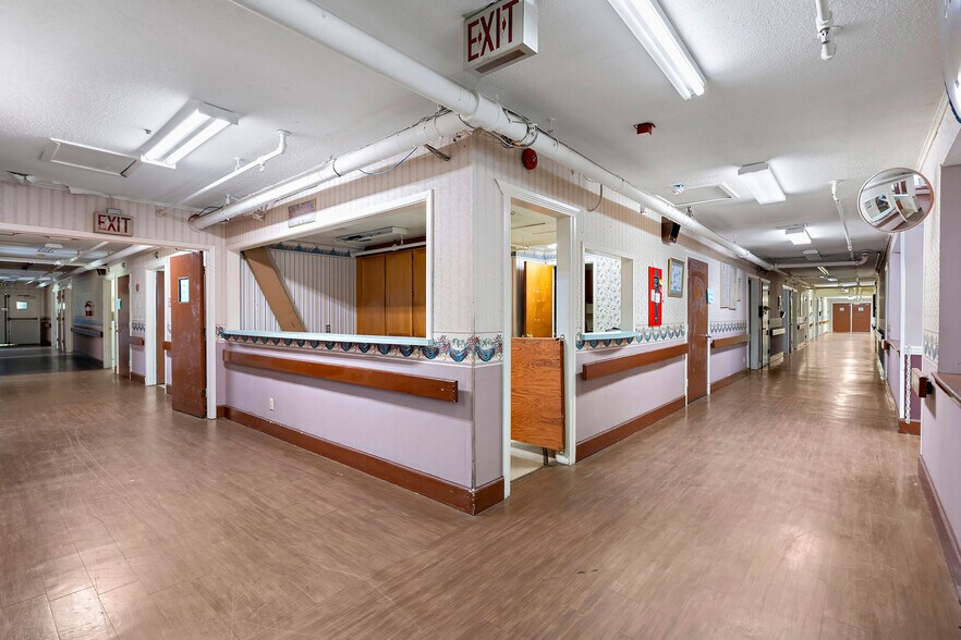 More Photos Of 510 E Bonham St, Jefferson Medical For Sale