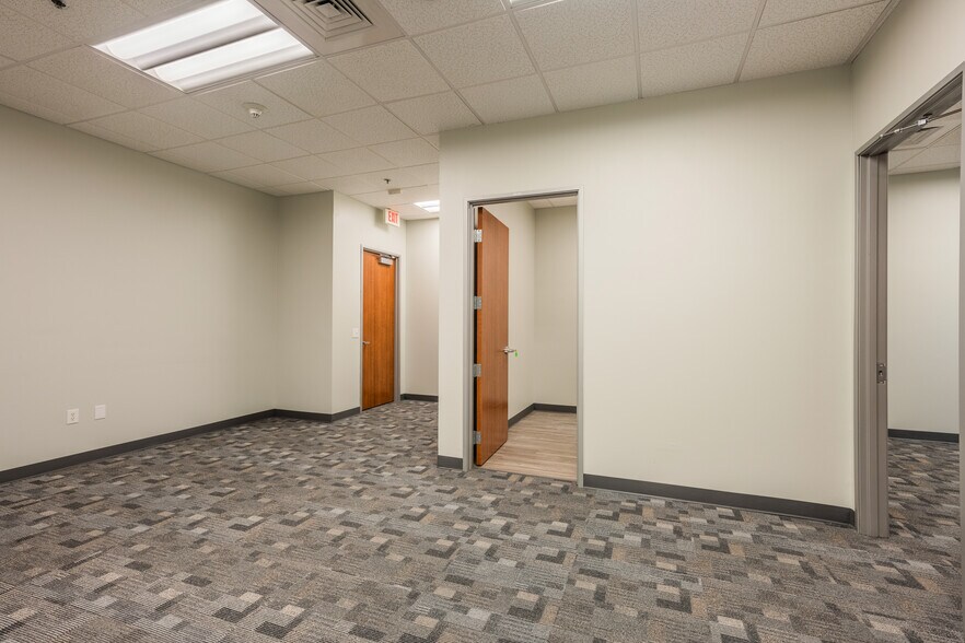 More Photos Of 5555 Northwest Pky, San Antonio Office For Lease