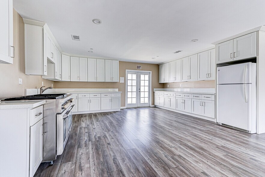 More Photos Of 2018 E La Palma Ave, Anaheim Apartments For Lease