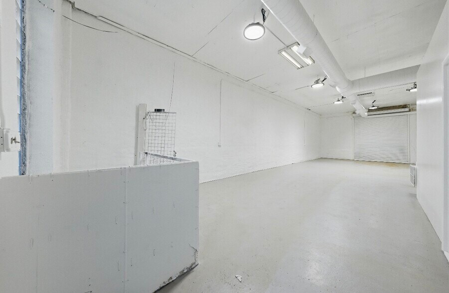 More Photos Of 2290-2292 S Blue Island Ave, Chicago Warehouse For Lease