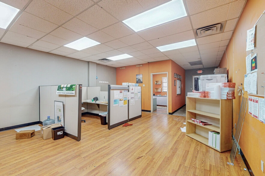 More Photos Of 1823 Commercial St NE, Albuquerque Warehouse For Sale