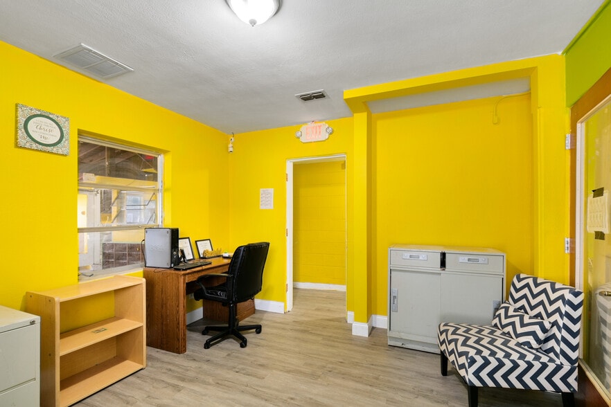 More Photos Of 4607 N Pine Hills Rd, Orlando Office Residential For Sale
