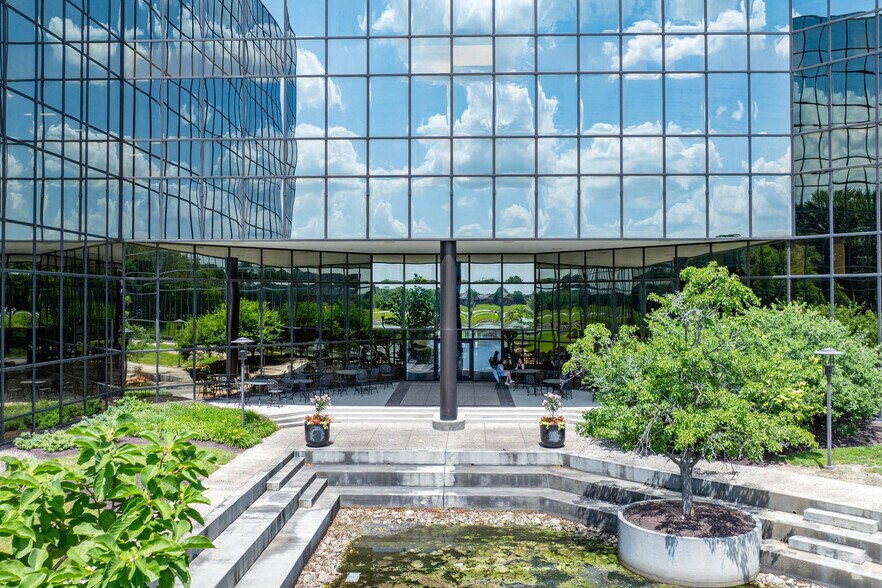 More Photos Of 4555 Lake Forest Dr, Blue Ash Office For Lease