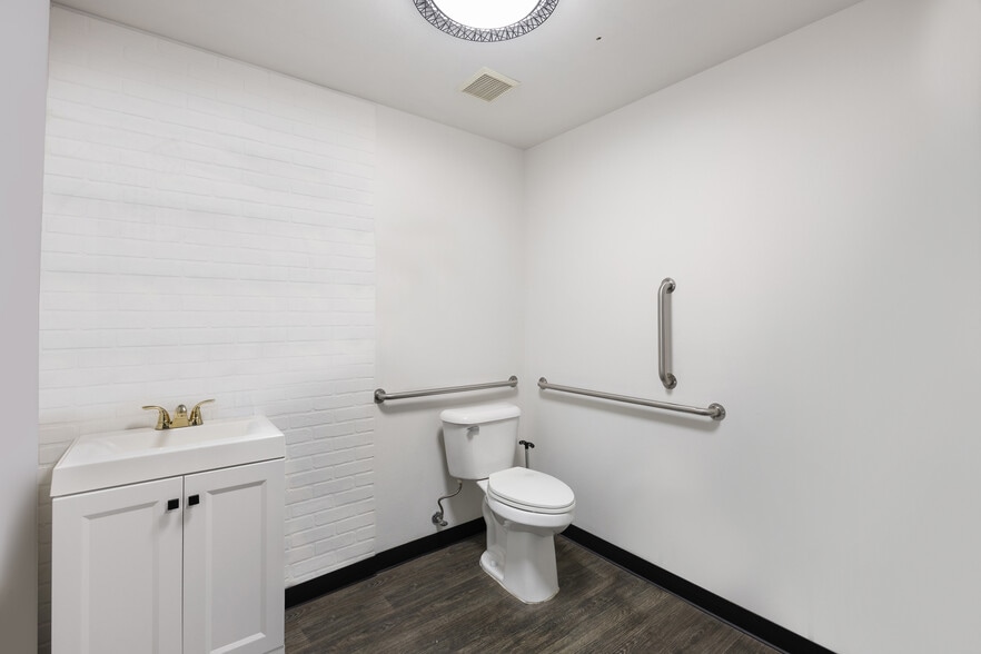 More Photos Of 1626 W Broadway Ave, Moses Lake Storefront For Lease