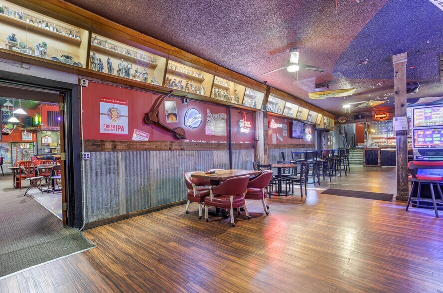 More Photos Of 149 E Main St, Hermiston Bar For Lease