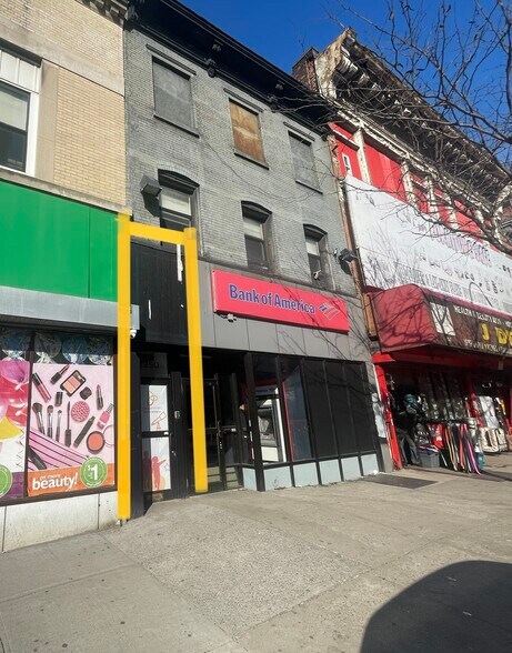 More Photos Of 2246 3rd Ave, New York Storefront Retail Office For Lease