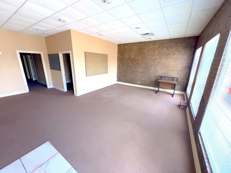 More Photos Of 802-806 Wynan Ct, Anadarko Medical For Sale