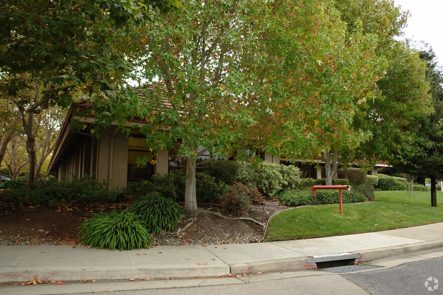 More Photos Of 824 Bay Ave, Capitola Office For Lease