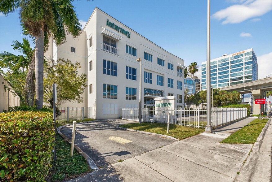 More Photos Of 9480 S Dixie Hwy, Miami Office For Lease