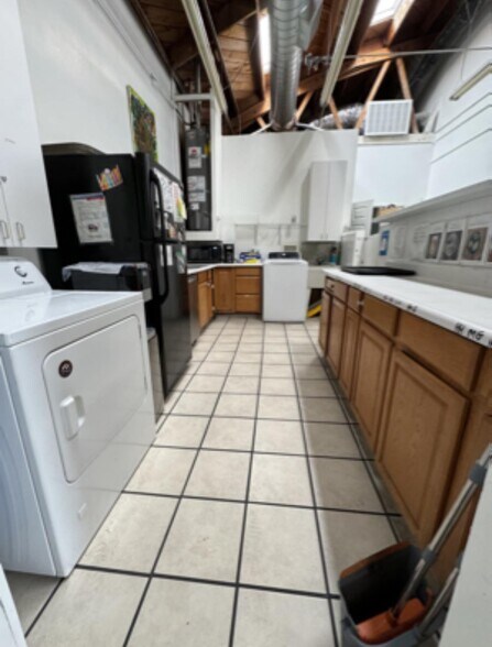 More Photos Of 3827 W Rosecrans Ave, Hawthorne Storefront For Lease