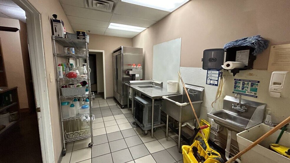 More Photos Of 16758 E Glenbrook Blvd, Fountain Hills Restaurant For Sale