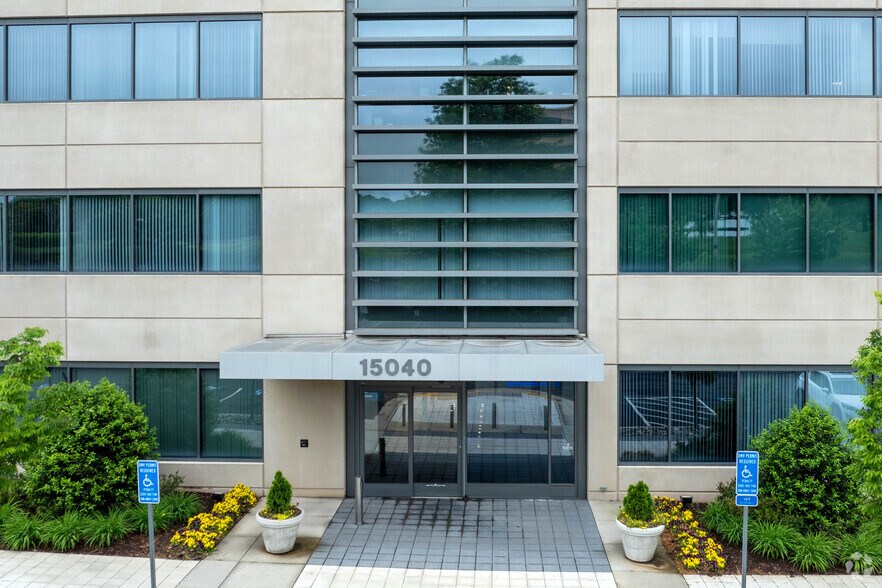 More Photos Of 15040 Conference Center Dr, Chantilly Office For Lease