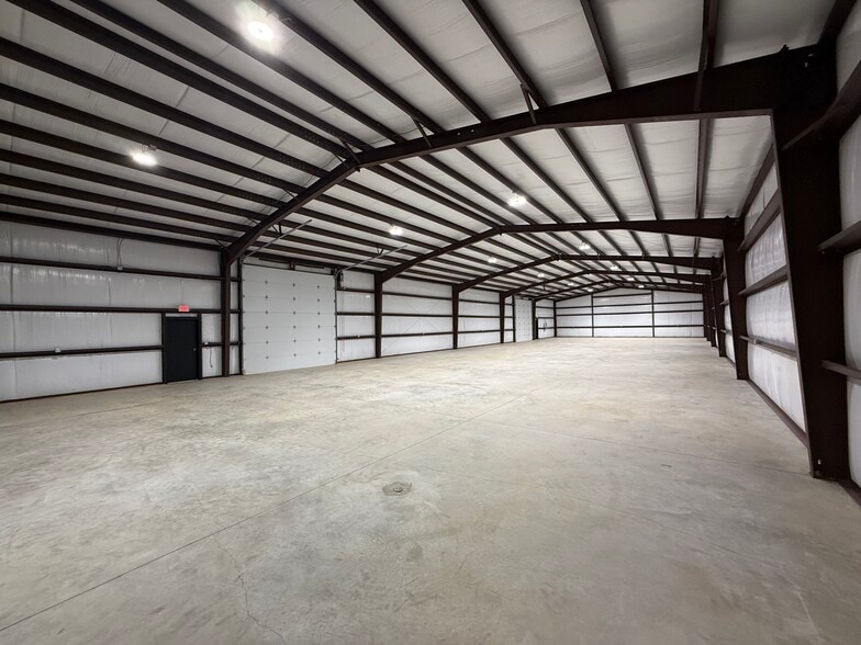 More Photos Of 8808 Valencia Ave, Lubbock Warehouse For Sale