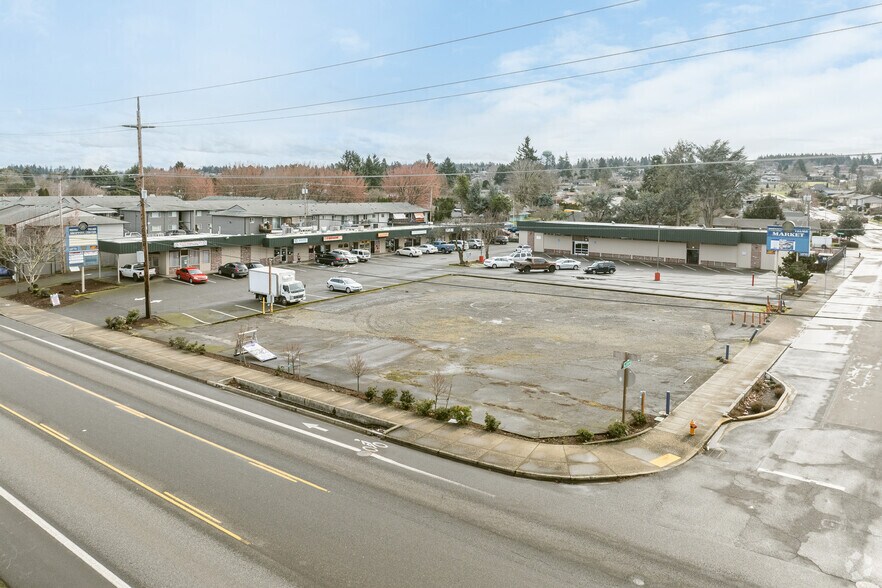 More Photos Of 13116 NE Sandy Blvd, Portland Storefront Retail Office For Sale