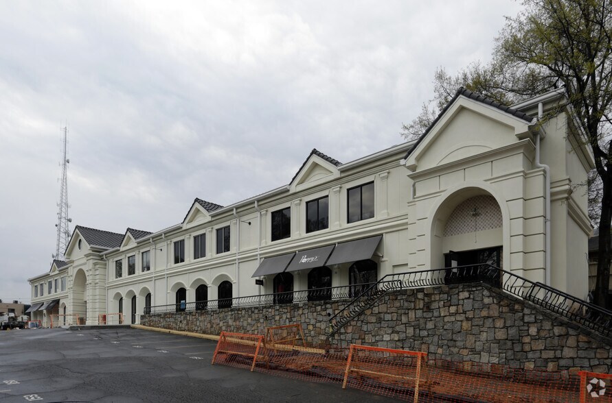 More Photos Of 56 E Andrews Dr NW, Atlanta Storefront For Lease