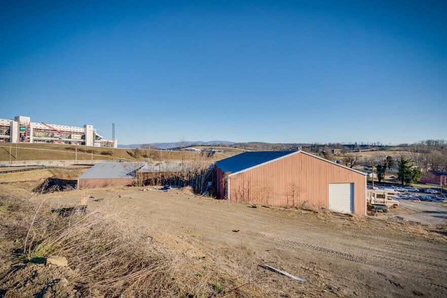 More Photos Of 116 Old Thomas Bridge Rd, Bluff City Warehouse For Lease