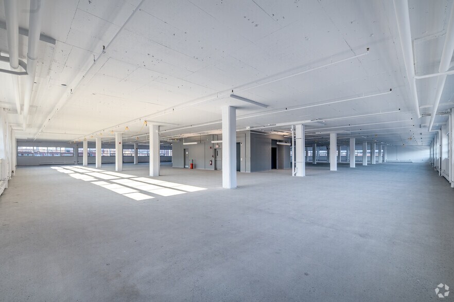 More Photos Of 6750 Av de l'Esplanade, Montréal Office For Lease
