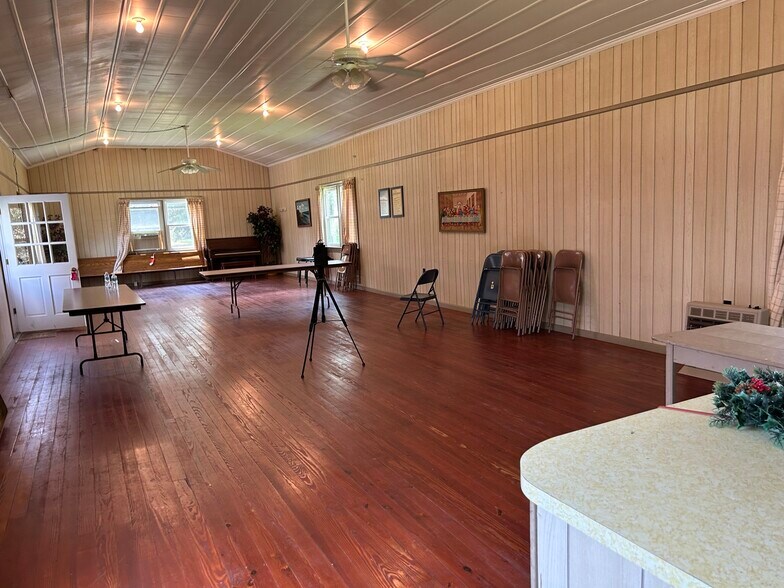 More Photos Of 2380 Bell Arthur, Bellarthur Religious Facility For Sale
