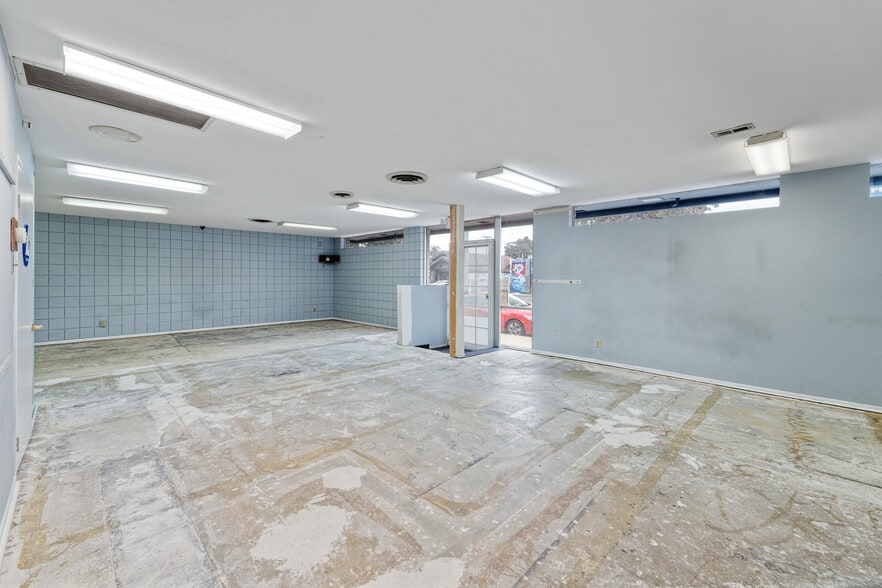 More Photos Of 3535 E 7th St, Long Beach Medical For Sale