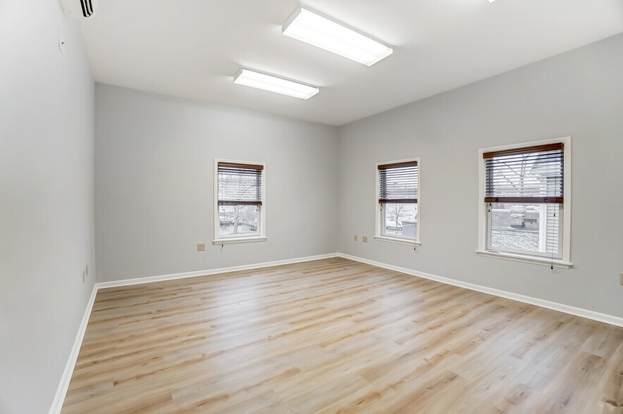 More Photos Of 3530 Edwards Rd, Cincinnati Office For Lease