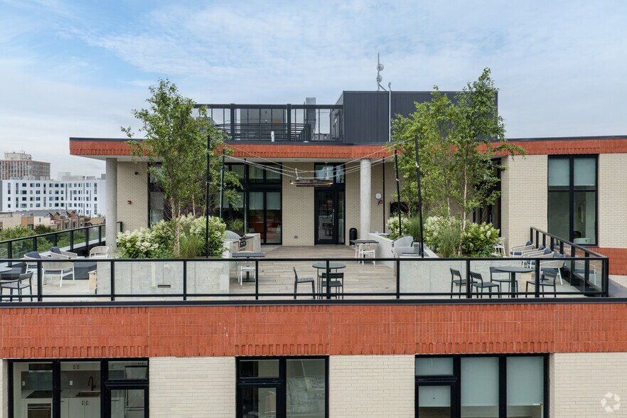 More Photos Of 1100 W Grand Ave, Chicago Apartments For Lease