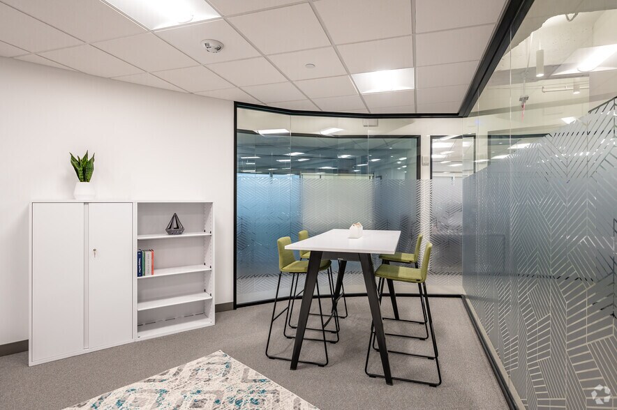 More Photos Of 15305 N Dallas Pky, Addison Coworking Space