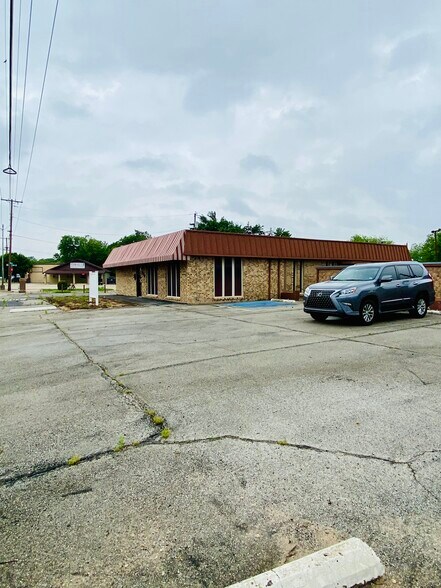 More Photos Of 918 N Dallas Ave, Lancaster Office For Sale